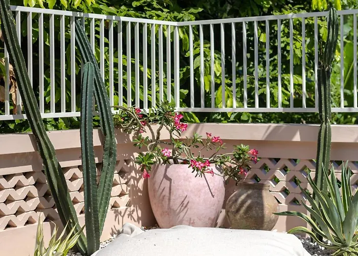 The Pink Joglo, A Cheerful 3bdr W/pool And Rice-field View. *