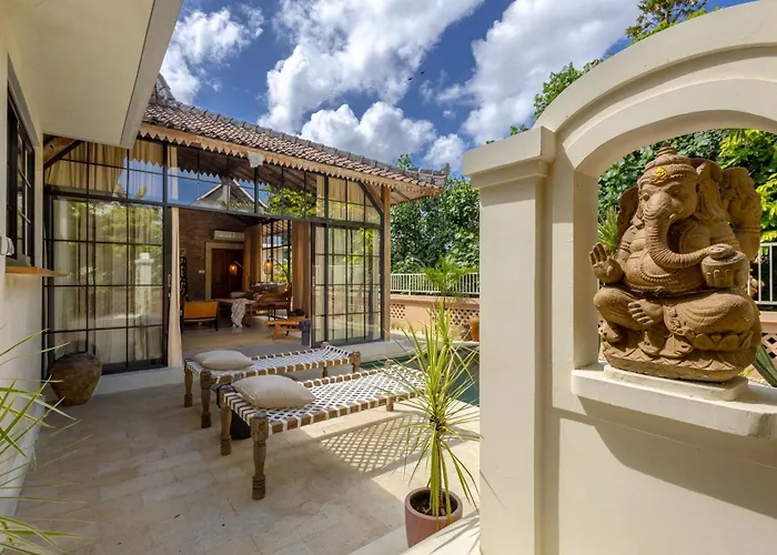 The Pink Joglo, A Cheerful 3bdr W/pool And Rice-field View. Villa Dalung (Bali)