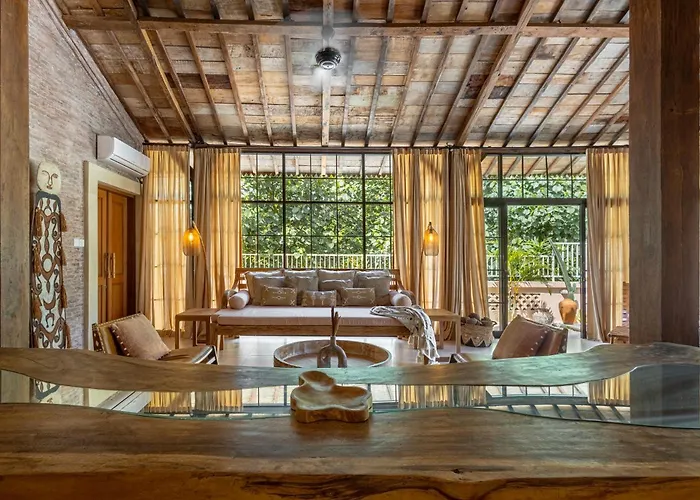 The Pink Joglo, A Cheerful 3bdr W/pool And Rice-field View.