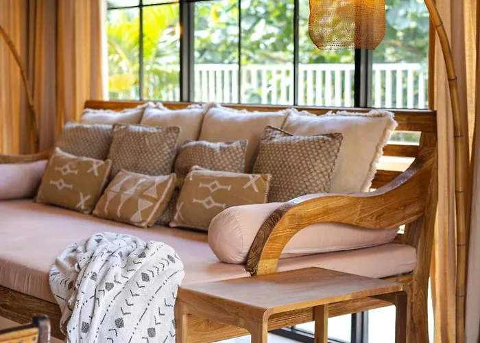 The Pink Joglo, A Cheerful 3bdr W/pool And Rice-field View. Villa Dalung (Bali)