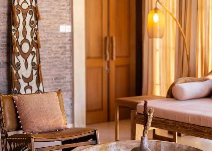 Villa The Pink Joglo, A Cheerful 3bdr W/pool And Rice-field View.